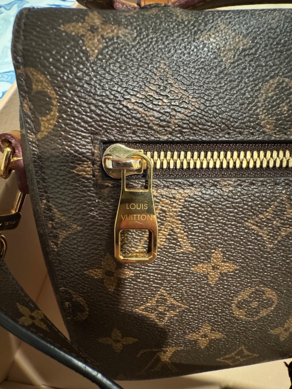 "Authentic Louis Vuitton Monogram Pochette Métis - Good Condition" - Picture 11 of 16